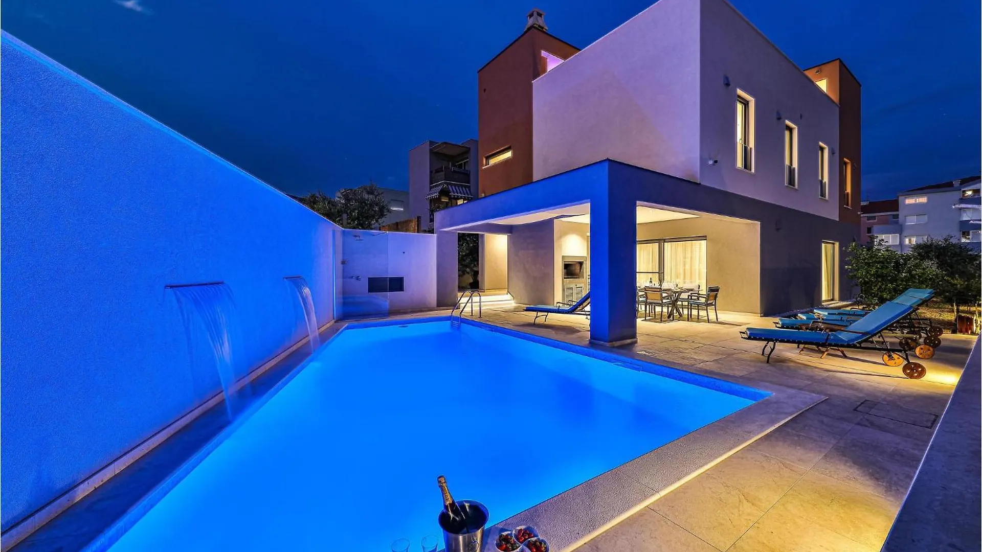 Beautiful Home In Trogir With Kitchen